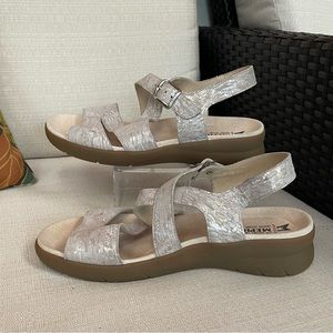 Mephisto Sandal Light Sand size 41.